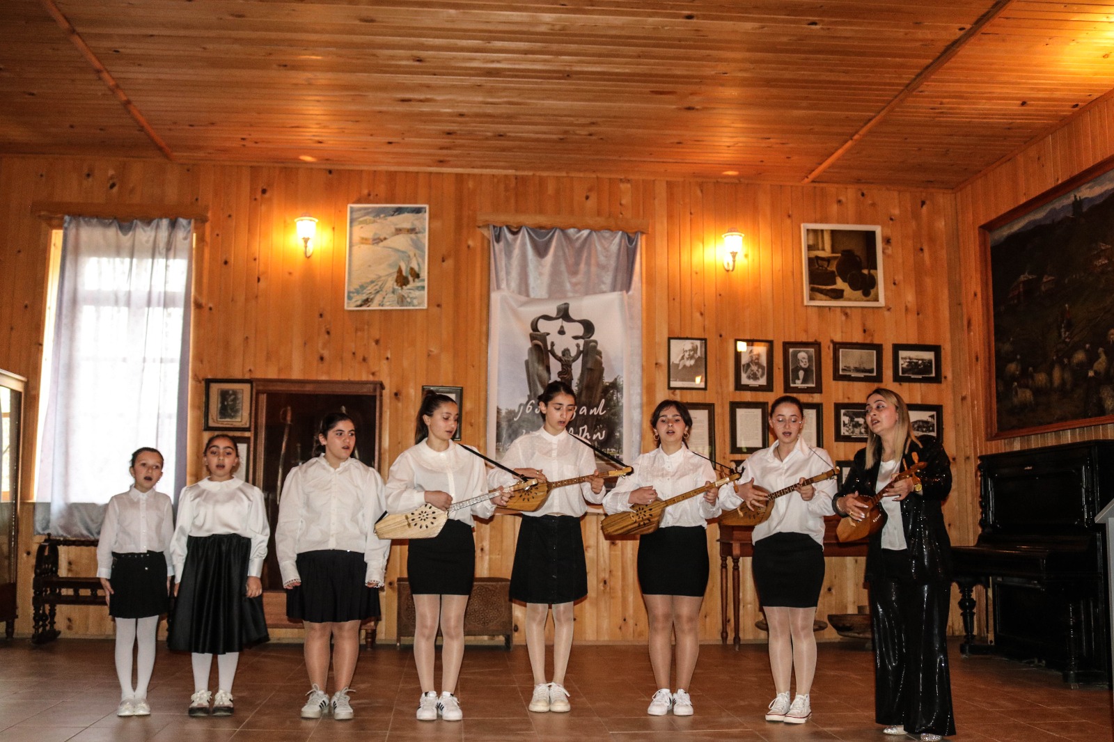 ფრიდონ ფუტკარაძე დედაენის დღისადმი მიძღვნილ ღონისძიებას დაესწრო