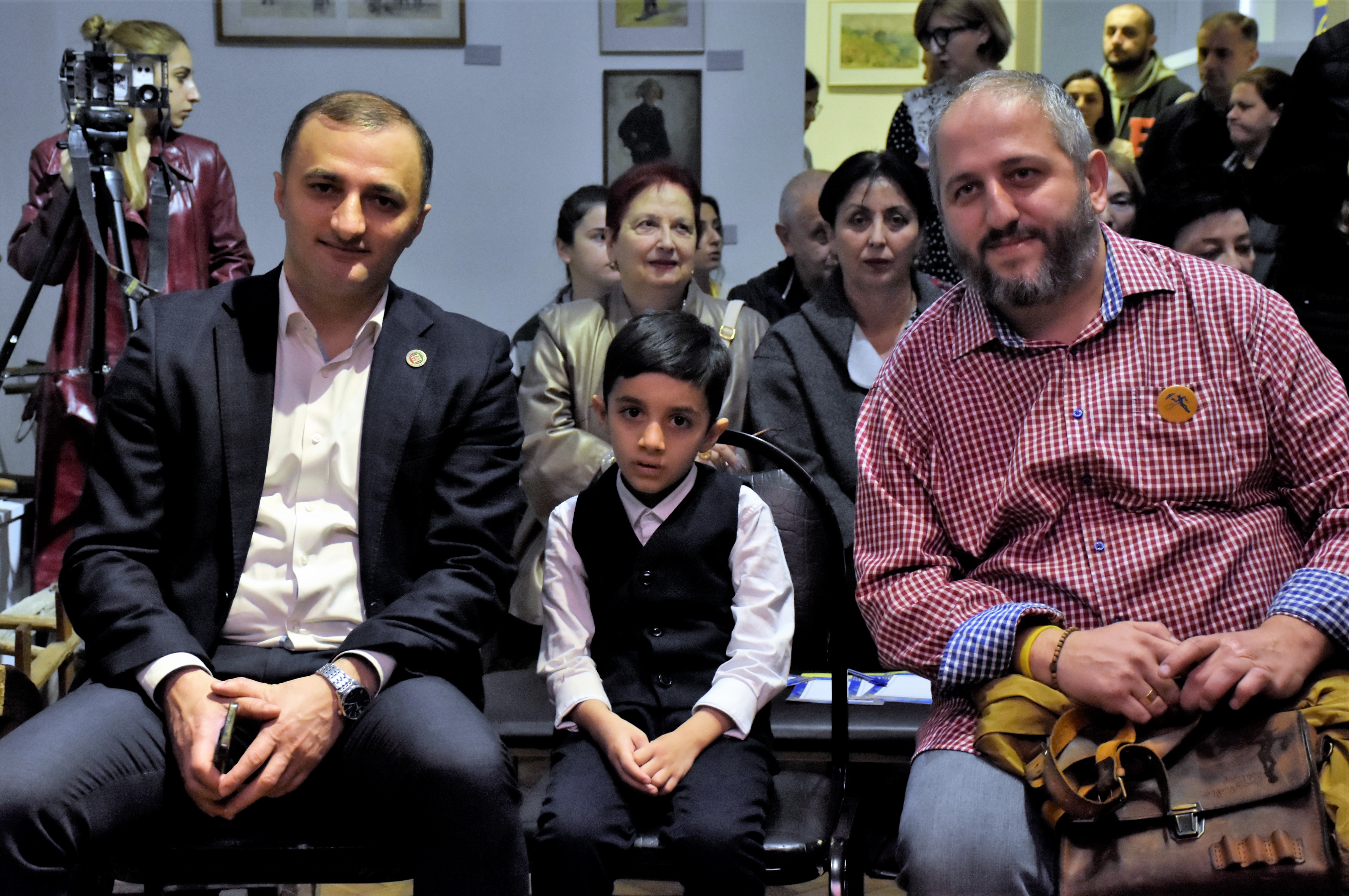 „პირველი ავტოგრაფი“  - საყმაწვილო, სასკოლო თეატრალური დასების ფესტივალი 