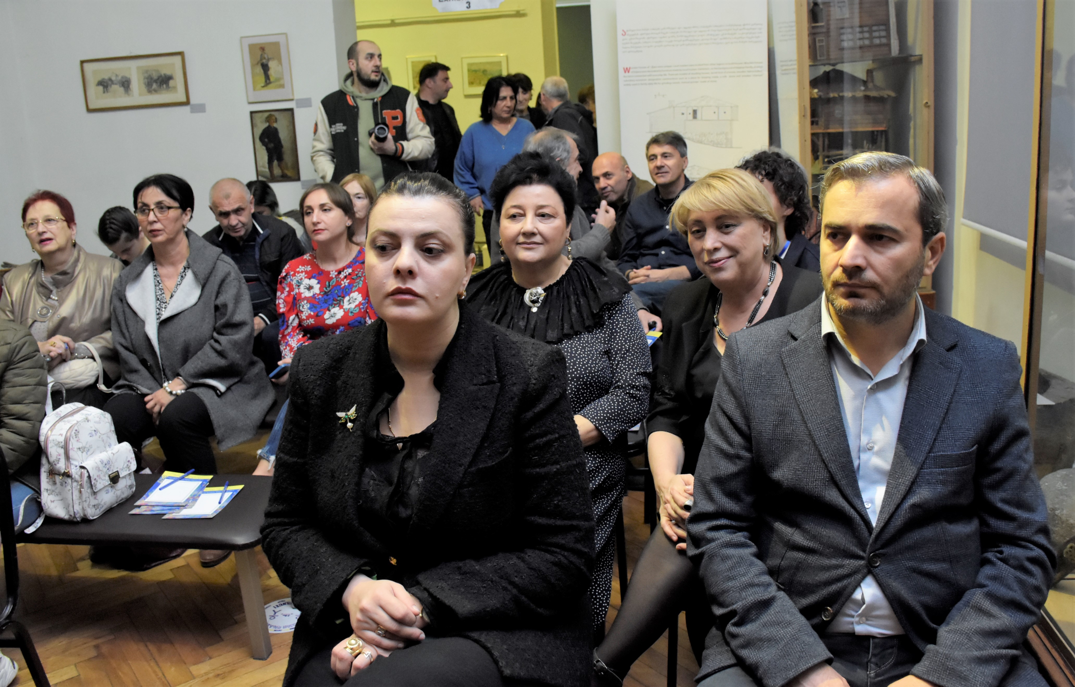„პირველი ავტოგრაფი“  - საყმაწვილო, სასკოლო თეატრალური დასების ფესტივალი 