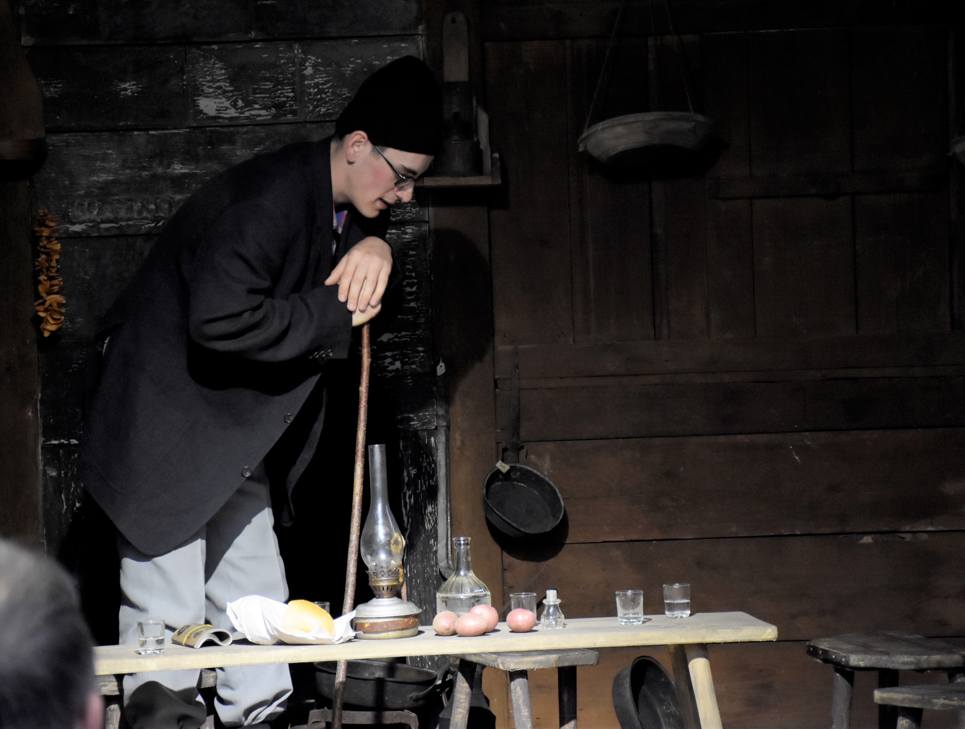 „პირველი ავტოგრაფი“  - საყმაწვილო, სასკოლო თეატრალური დასების ფესტივალი 