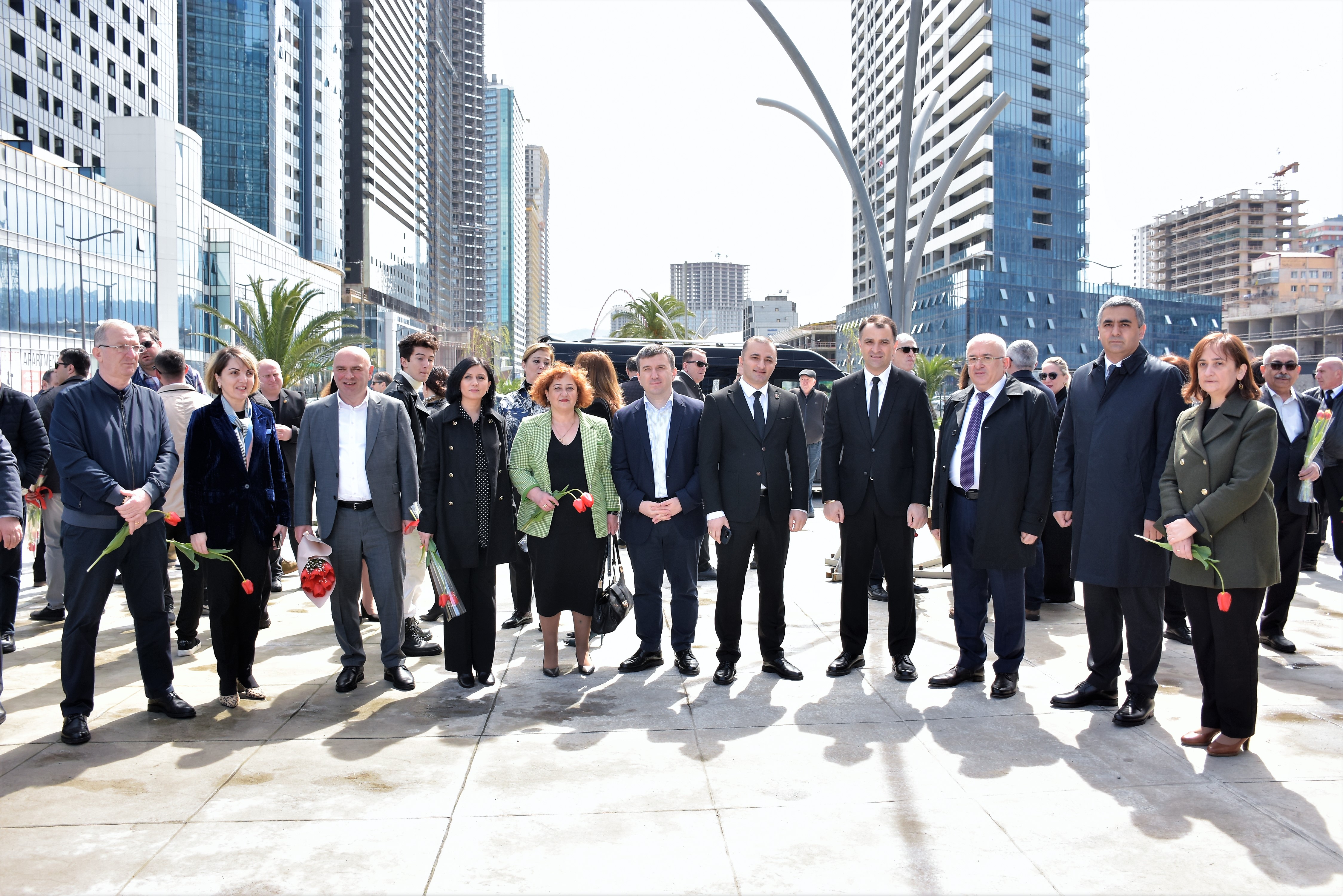  9 აპრილს, ბათუმში, პატივი მიაგეს ქვეყნის თავისუფლებისათვის დაღუპულებს