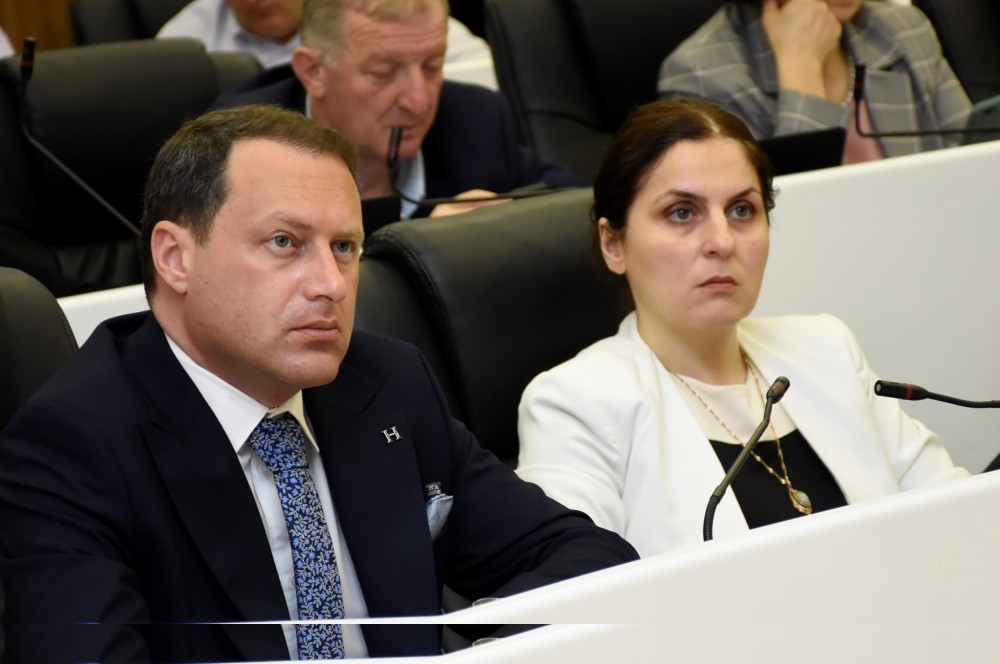 უმაღლესი საბჭოს რიგგარეშე პლენარულ სხდომაზე აჭარის 2021 წლის რესპუბლიკური ბიუჯეტის შესრულებისა და ფინანსთა და ეკონომიკის სამინისტროს საქმიანობის ანგარიშები მოისმინეს