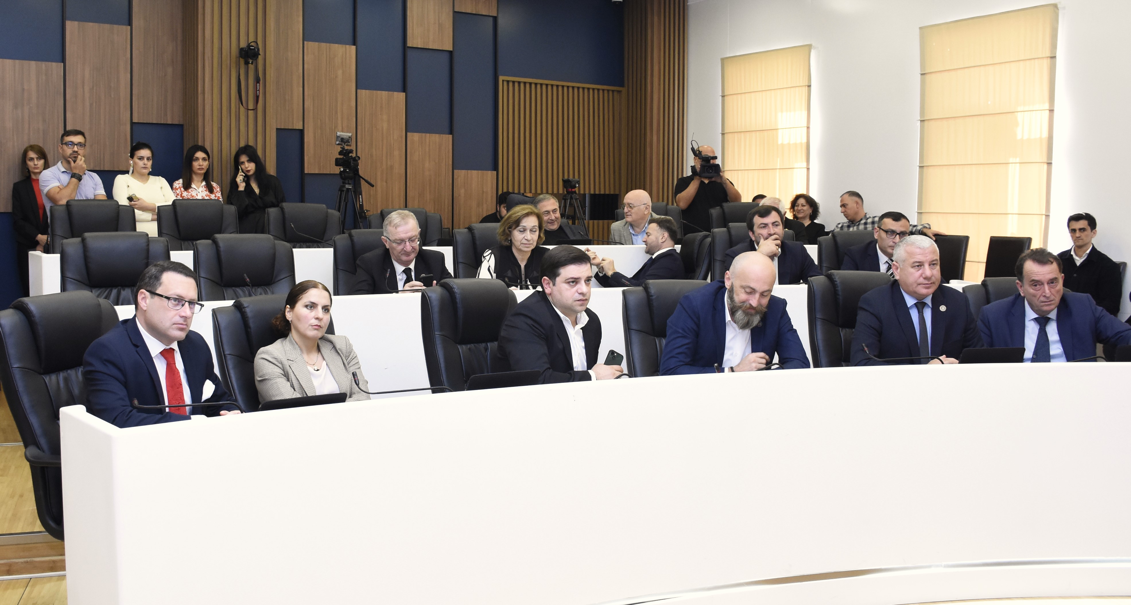 &nbsp;აჭარის უმაღლესმა საბჭომ, საქართველოს პარლამენტში წარსადგენად, გიორგი კოხრეიძისა და თამილა დოლიძის კანდიდატურები შეარჩია