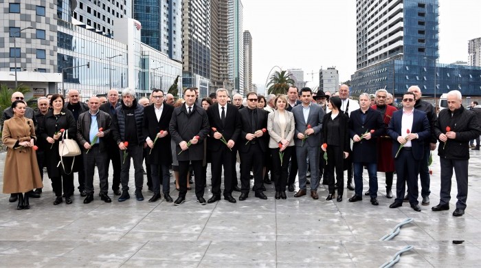 საქართველოს დამოუკიდებლობის აღდგენის დღეს, ქვეყნის თავისუფლებისათვის დაღუპულები გაიხსენეს ბათუმში