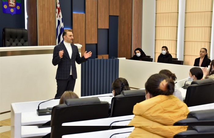 დავით გაბაიძემ chaerte.sca.ge-ს საშუალებით &nbsp;ჩანიშნული პირველი ექსკურსია-შეხვედრის მონაწილეებს უმასპინძლა