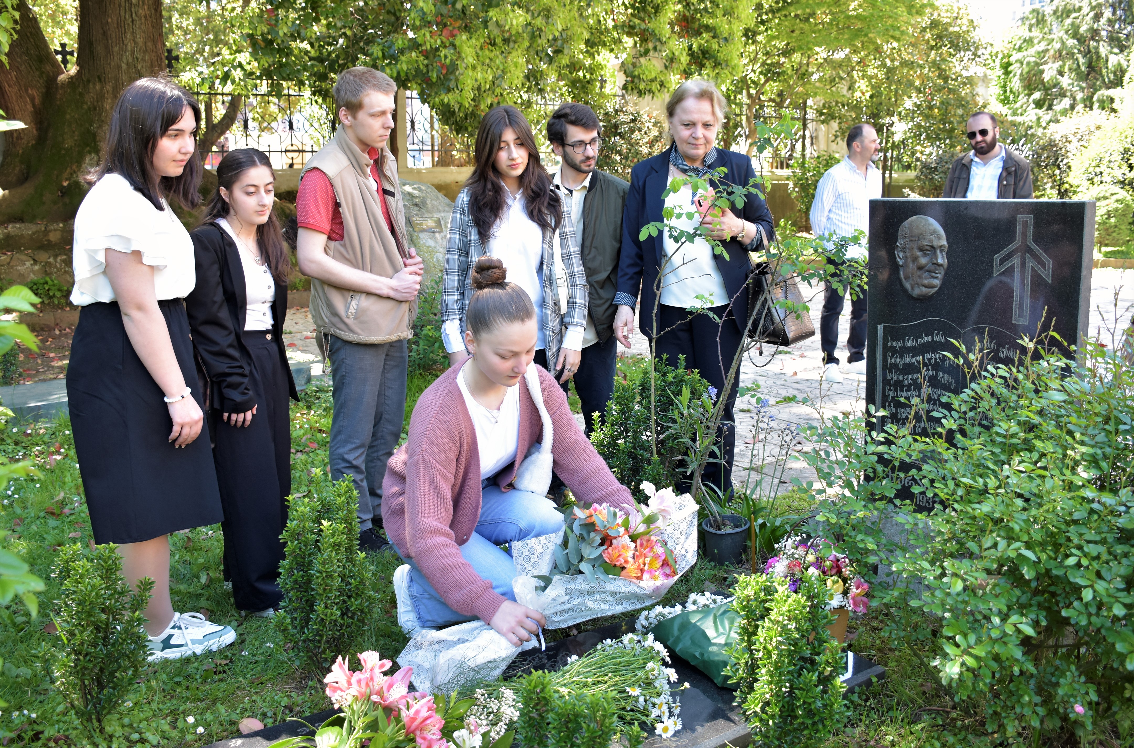 გენიალურ ქართველ პოეტს - ზურაბ გორგილაძეს დღეს 86 წელი შეუსრულდებოდა