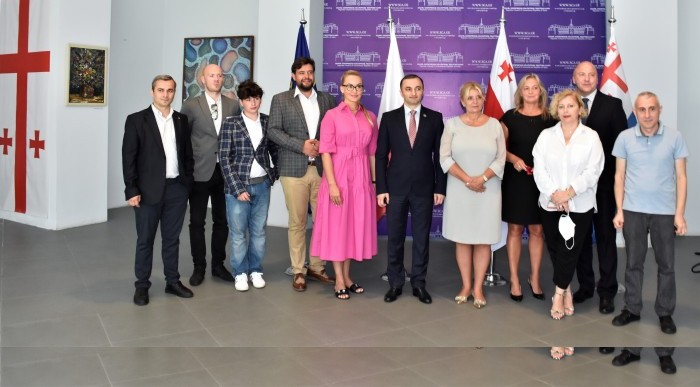 დავით გაბაიძემ ბეატა მოსკალ-სლანიევსკა და ვოიჩეხ ვრუბელსკი საქართველოს მოქალაქეებისადმი გამოჩენილი განსაკუთრებული ყურადღებისა და თანადგომისათვის უმაღლესი საბჭოს მადლობის სიგელებით დააჯილდოვა