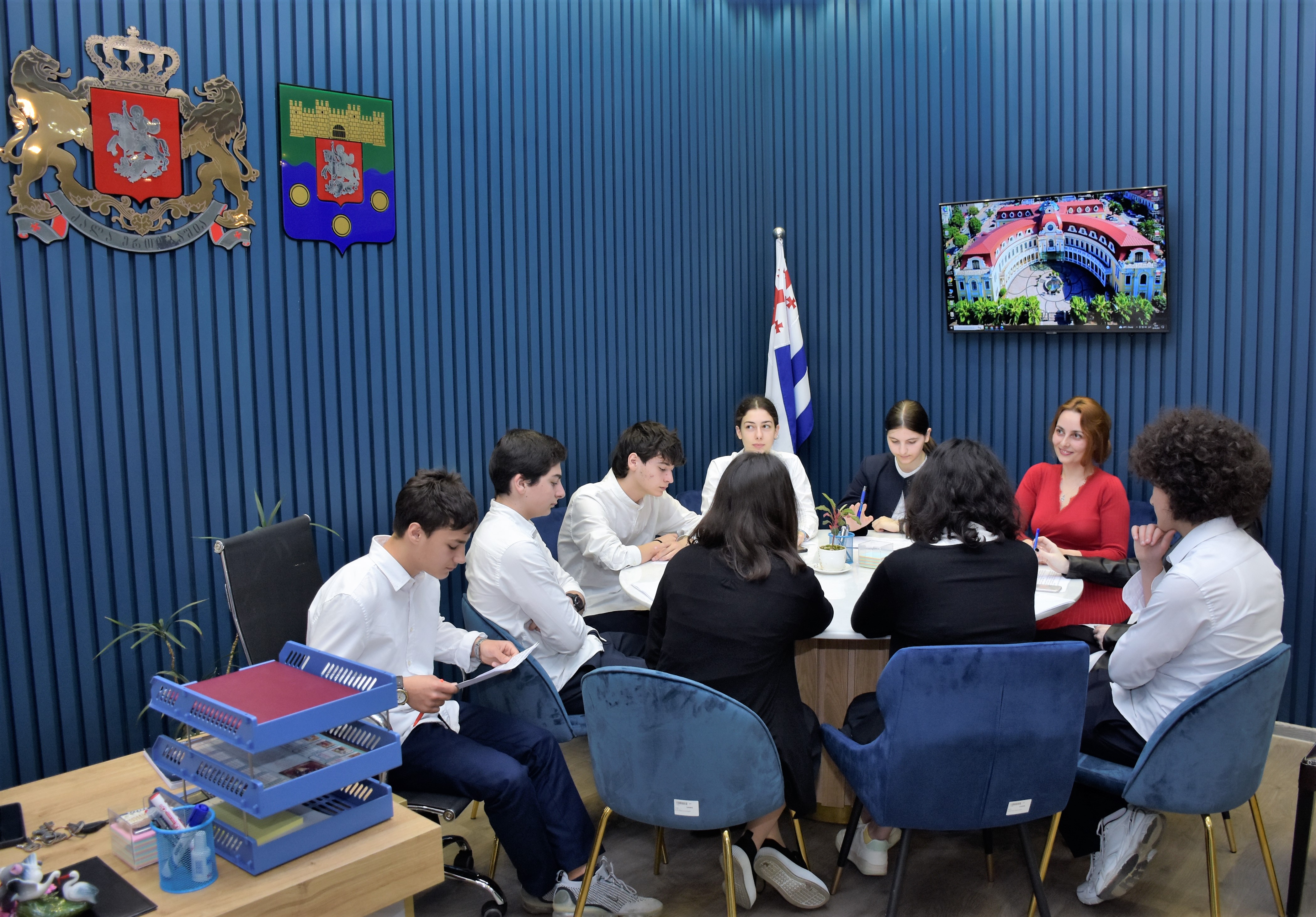 წმინდა ანდრია პირველწოდებულის სახელობის გიმნაზიის მეათეკლასელთა ექსკურსია აჭარის უმაღლეს საბჭოში