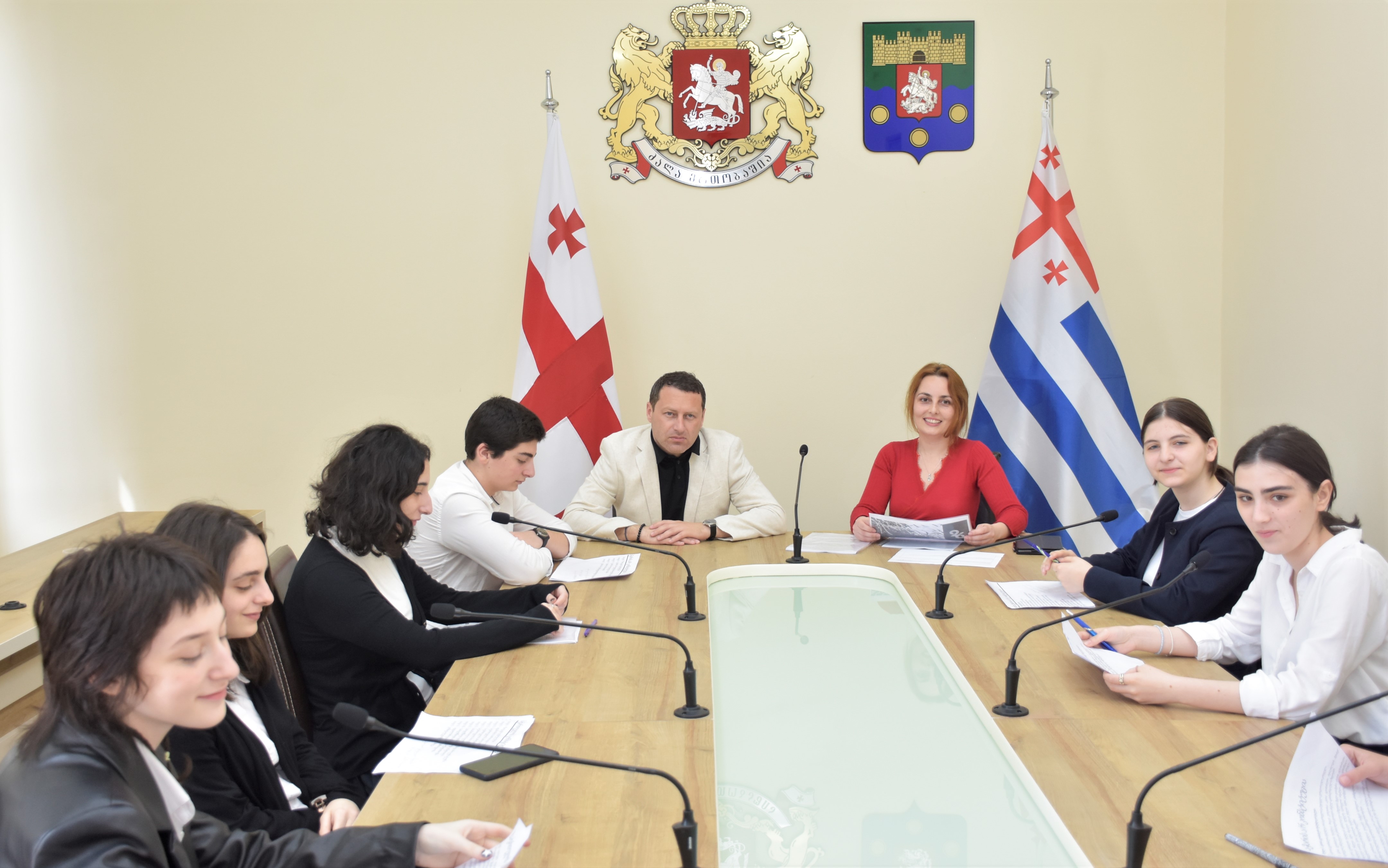 წმინდა ანდრია პირველწოდებულის სახელობის გიმნაზიის მეათეკლასელთა ექსკურსია აჭარის უმაღლეს საბჭოში