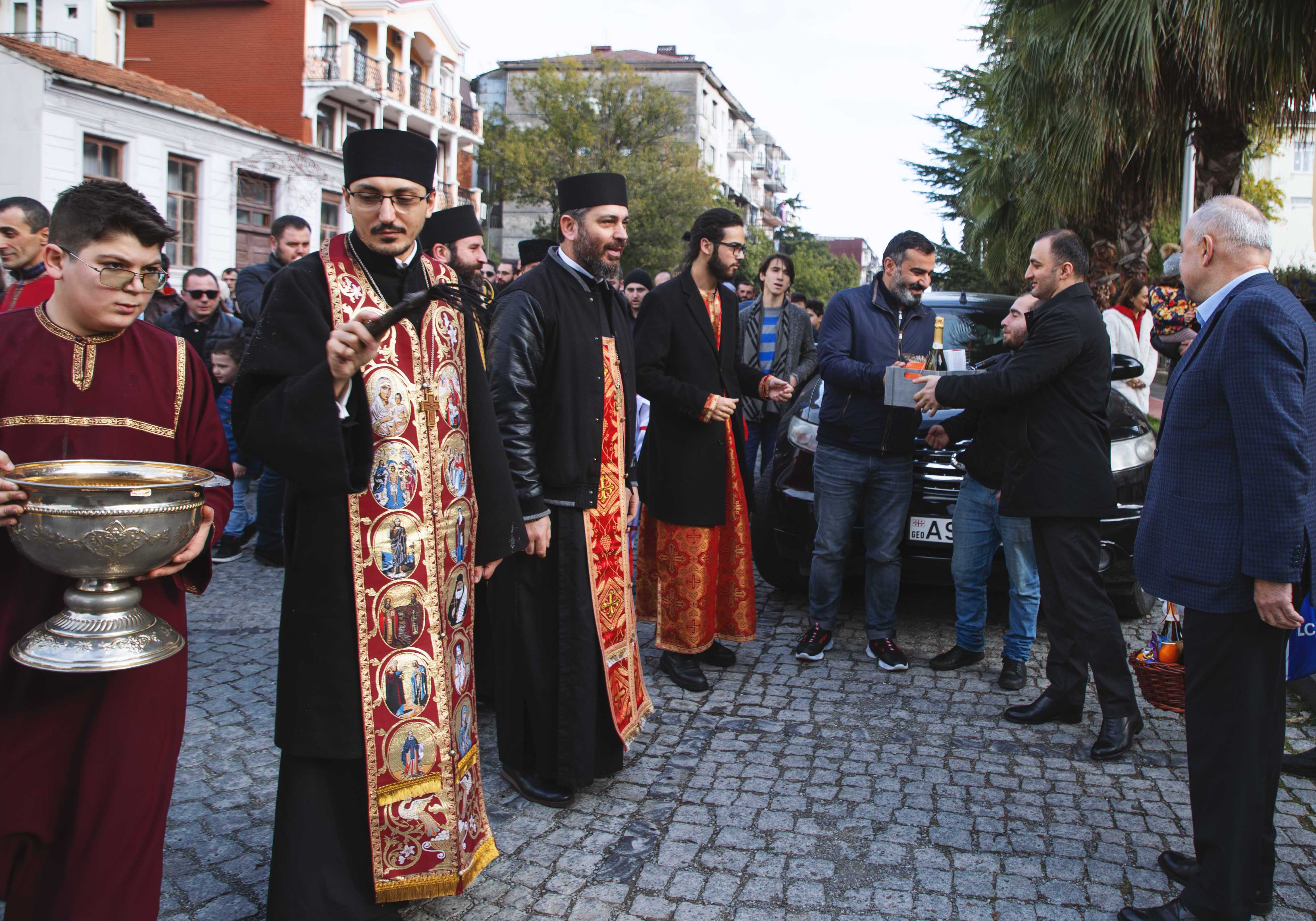 შობის დღესასწაული ბათუმში საზეიმო მსვლელობით გაგრძელდა