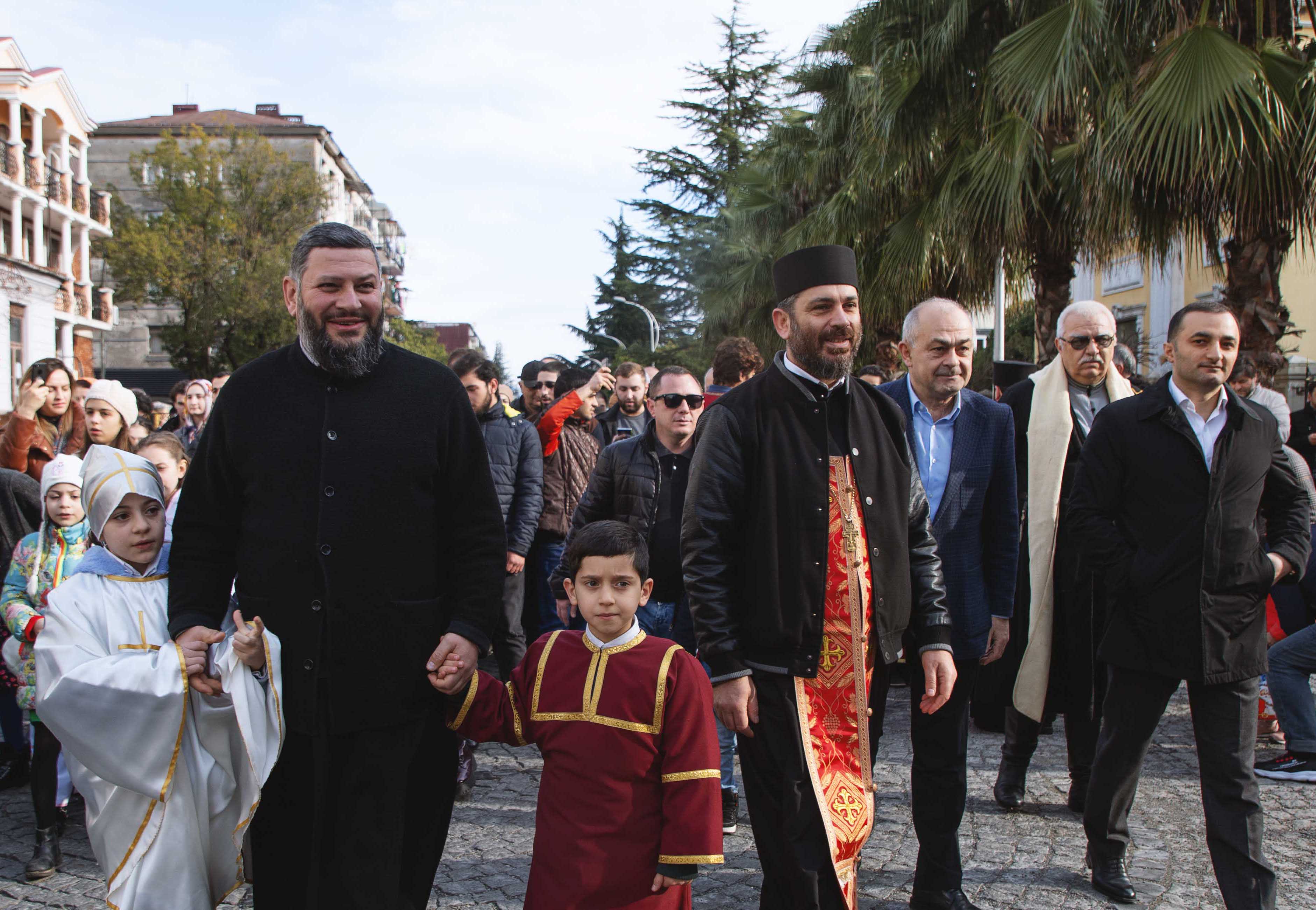 შობის დღესასწაული ბათუმში საზეიმო მსვლელობით გაგრძელდა