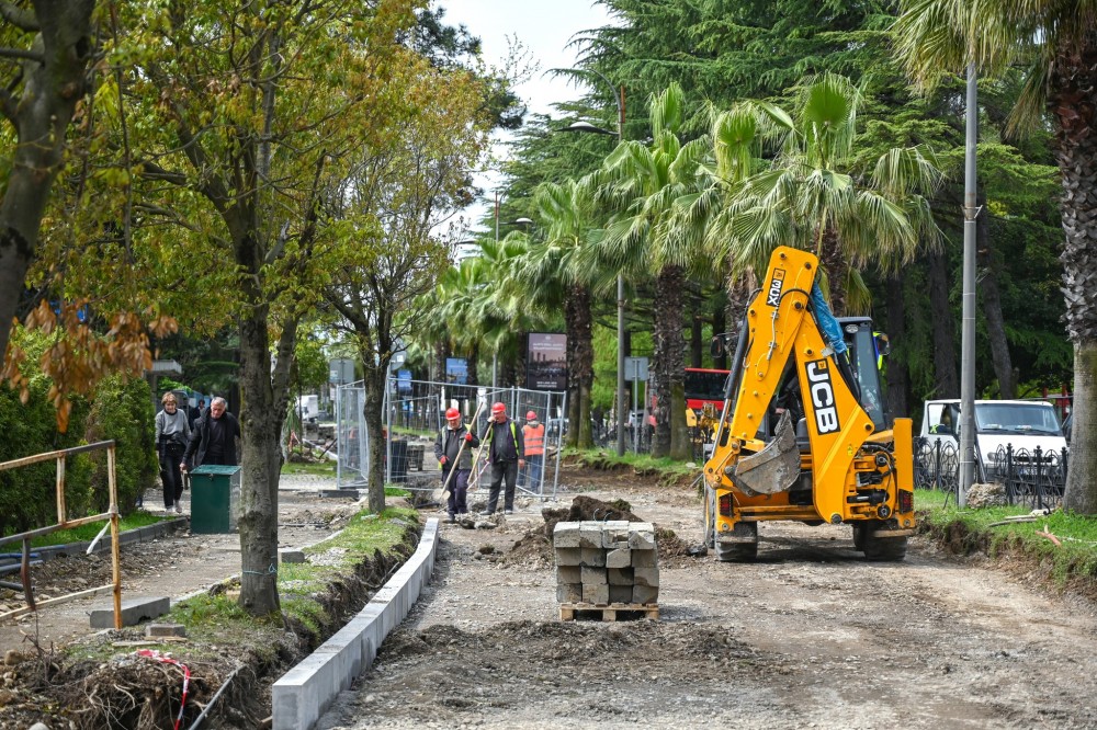 რუსთაველის ქუჩის რეაბილიტაცია ინტენსიურ რეჟიმში მიმდინარეობს